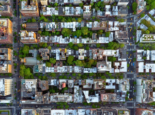 Illustration for article titled These Colorful Patterns Are Famous LA and NYC Neighborhoods From Above